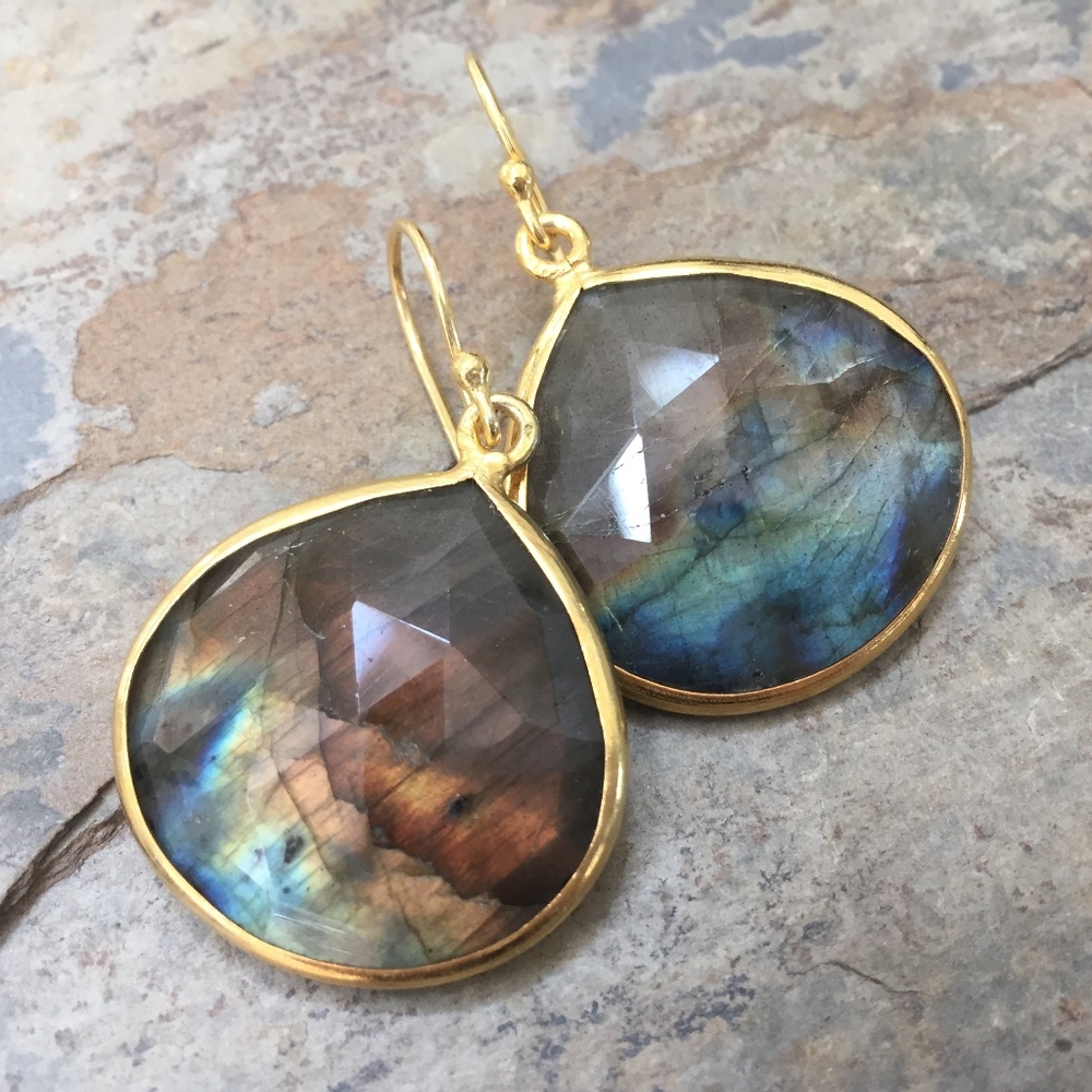 Labradorite Earrings New! Moonshine and Pe…